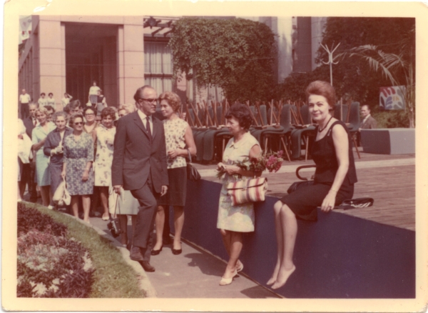 Marta Eggerth i Stefan Półchłopek przed sceną festiwalową w 1967r.  fot. arch. Stefana Półchłopka